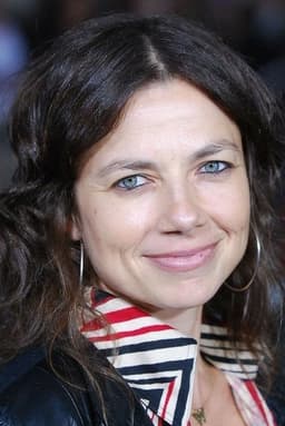 Justine Bateman headshot