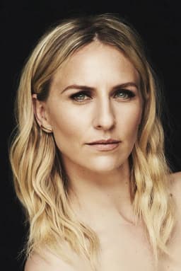 Mickey Sumner headshot