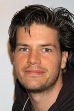 Gabriel Carpenter headshot