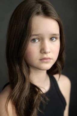 Molly Belle Wright headshot