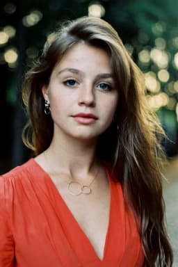 Flora Thiemann headshot