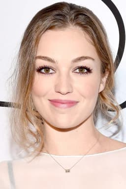 Lili Simmons headshot