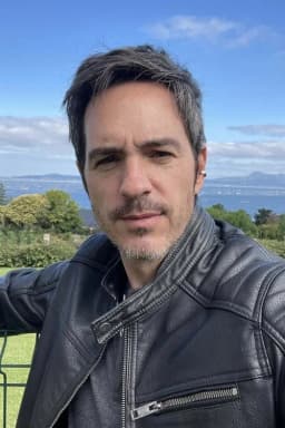 Mauricio Ochmann headshot