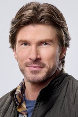 Christopher Russell headshot