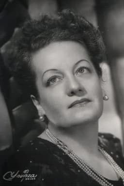 María Gentil Arcos headshot