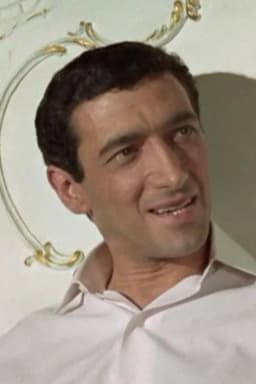 Maxwell Shaw headshot