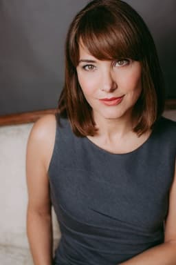 Lauren K. Robek headshot