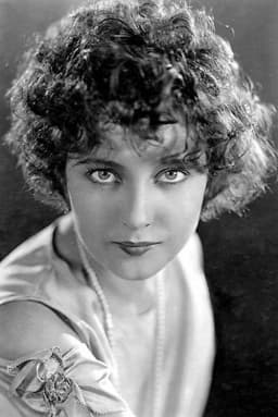 Betty Bronson headshot