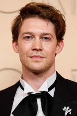 Joe Alwyn headshot