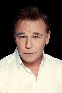 Spencer Garrett headshot