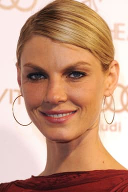 Angela Lindvall headshot