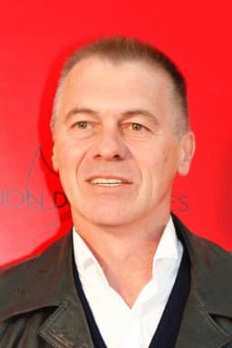 Miguel Ángel Solá headshot