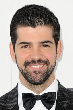 Miguel Ángel Muñoz headshot