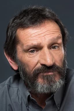 Valdemar Santos headshot