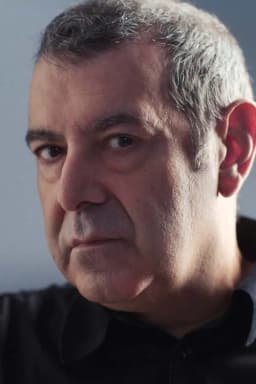 Manuel Morón headshot