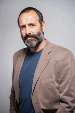 Miguel Garcés headshot
