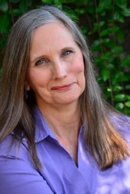 Stephanie Astalos-Jones headshot