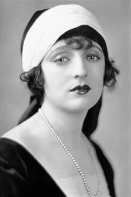 Carmel Myers headshot