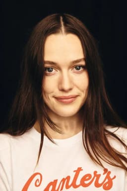 Victoria Pedretti headshot