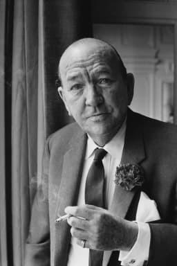 Noël Coward headshot
