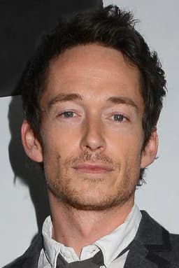 Simon Quarterman headshot