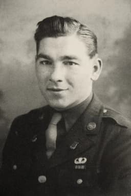 Forrest Guth headshot