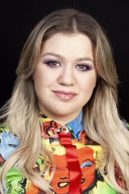 Kelly Clarkson headshot