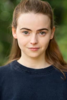 Daisy Waterstone headshot