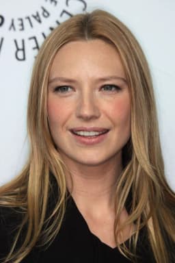 Anna Torv headshot