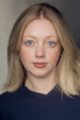 Emma Willis headshot