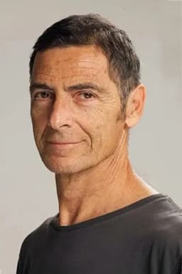 Gustavo Garzón headshot