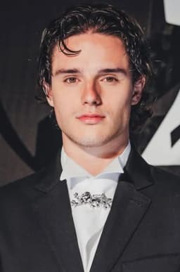 Harry Collett headshot