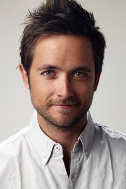 Justin Chatwin headshot