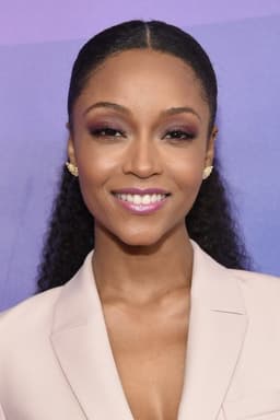 Yaya DaCosta headshot