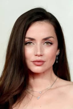 Ana de Armas headshot