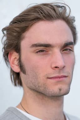 Isaac Woodvine headshot