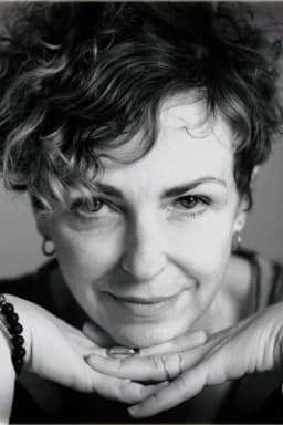 Kate Twa headshot