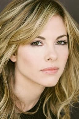 Julie Mond headshot