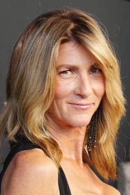 Eve Best headshot