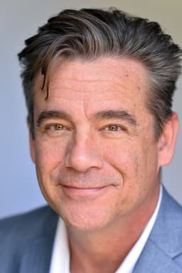 Daran Norris headshot