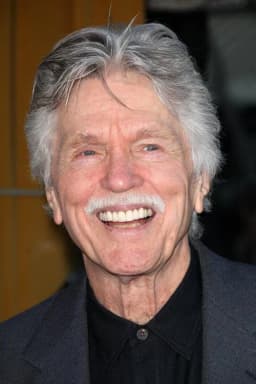 Tom Skerritt headshot
