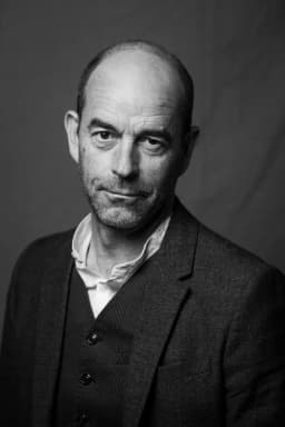 Joseba Apaolaza headshot