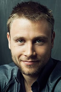 Max Riemelt headshot
