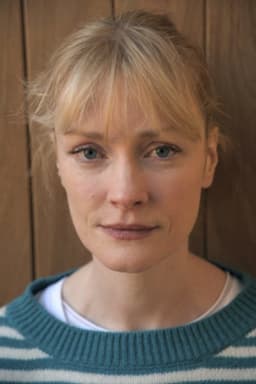 Claire Skinner headshot