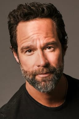 Chris Diamantopoulos headshot