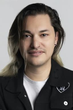 Zach Villa headshot