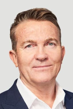 Bradley Walsh headshot