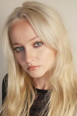 Madison Wolfe headshot