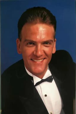 Tony Harvey headshot