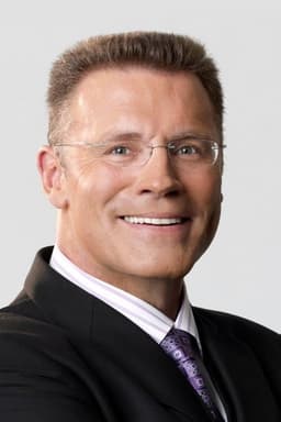 Howie Long headshot